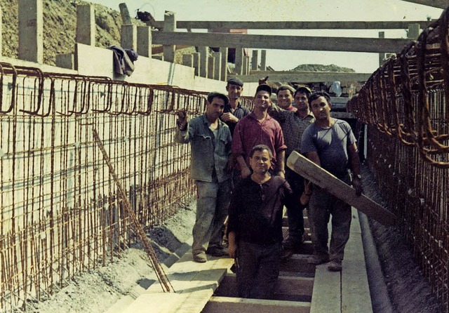 Arbeiter aus Leonforte bei der Firma Erne AG in Laufenburg/Schweiz um 1970   | Foto: zvg/Roswitha Frey