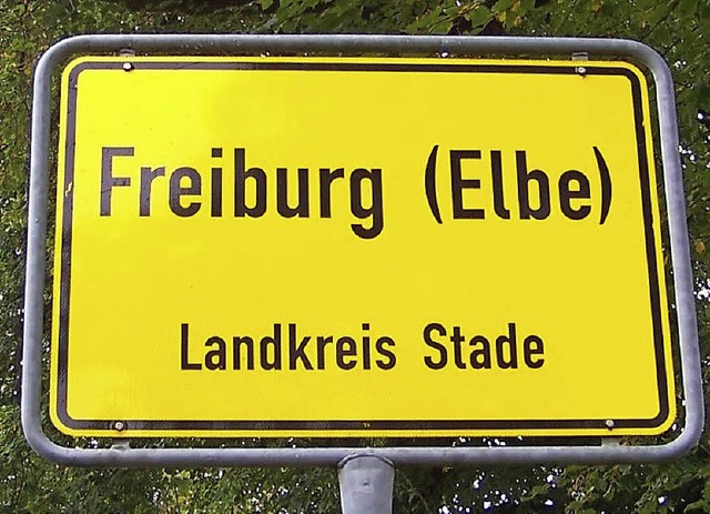 Der Zusatz auf dem Ortsschild vert es...rg liegt an der Elbe in Niedersachsen.  | Foto: Hans Sigmund