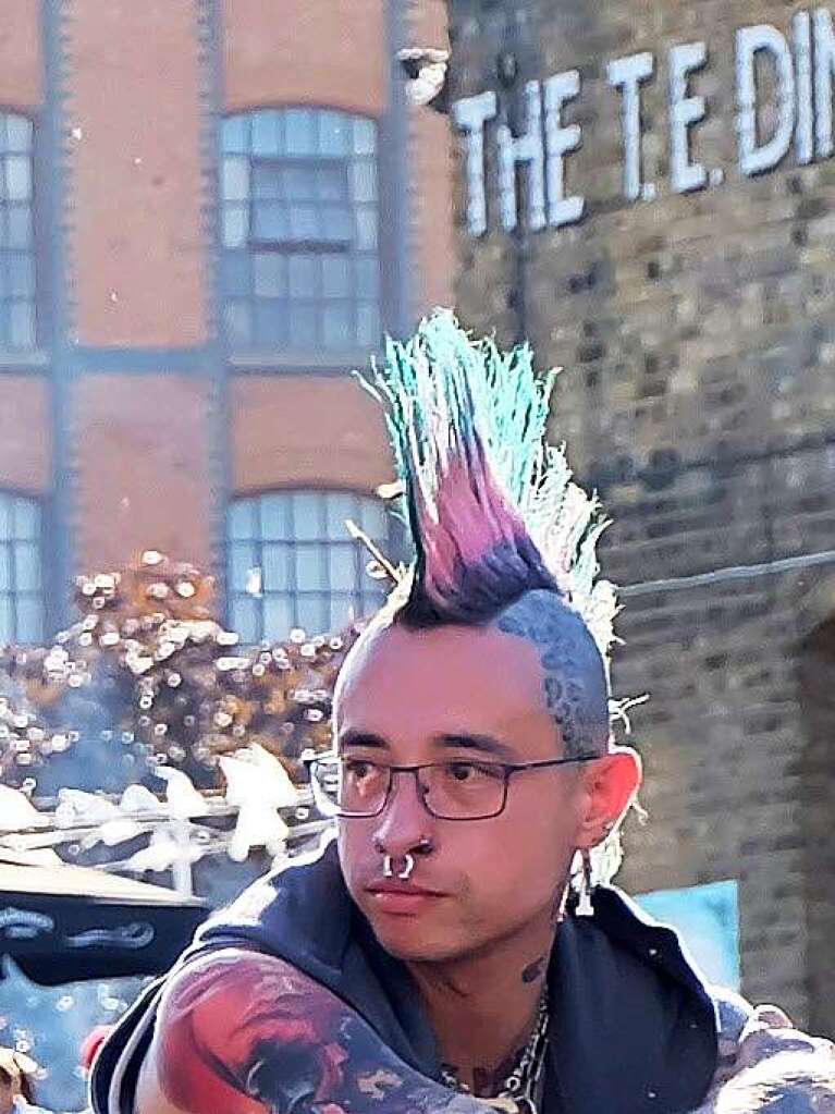 Sabine Keppler: Punk mit voller beziehungsweiser leerer Haarpracht. Aufgenommen in Camden Town, London, August 2016