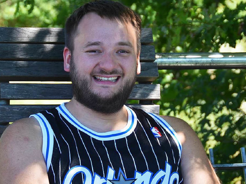 Ist eigentlich ganz harmlos: Thomas Dr...r an seinem Lieblingsplatz am Rhein...  | Foto: Verena Pichler