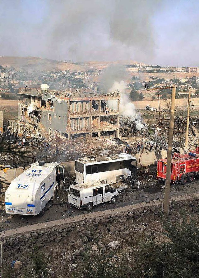Das zerstrte Polizeihauptquartier in Cizre   | Foto: AFP
