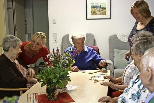 Wie Tagespflege Demenzpatienten und ihren Angehrigen das Leben erleichtert