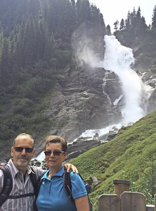 Renate und Edgar Grauli vor den Krimmler Wasserfllen/Salzburger Land  | Foto: Renate und Edgar Grauli