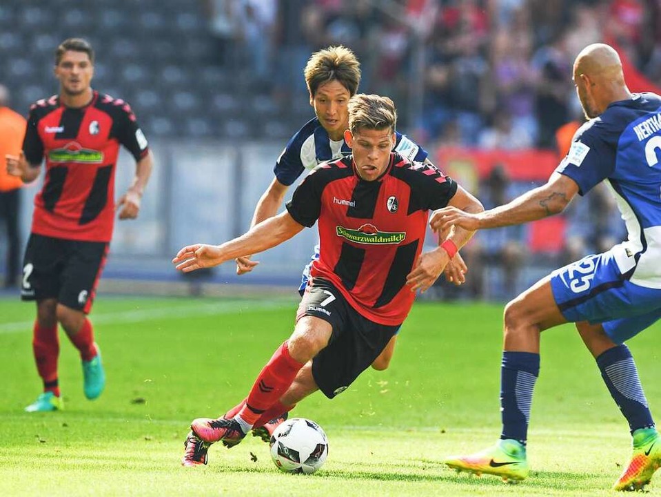 Konnte sich das ein oder andere Mal durchsetzen: Florian Niederlechner.  | Foto: dpa