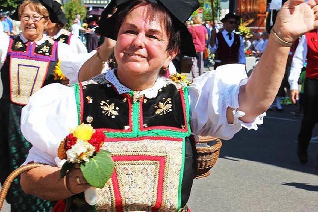 Fotos: Mehr als 60 Trachtenvereine zogen beim Kreistrachtenfest durch Breisach