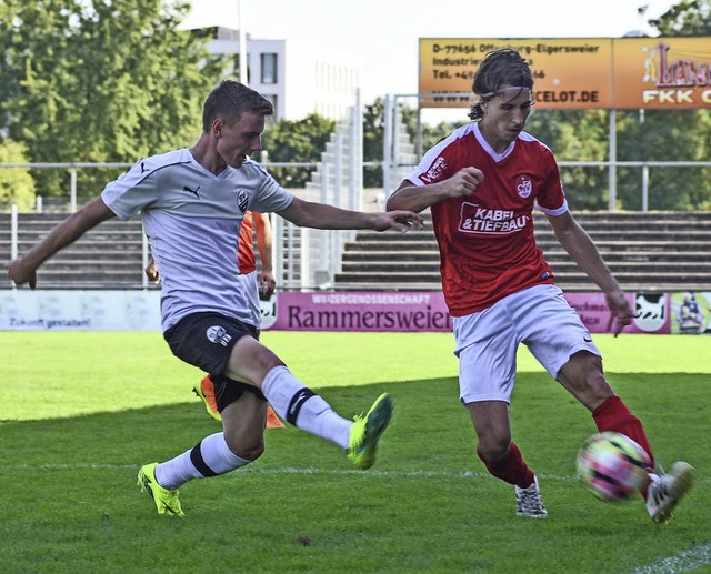 Louis Beiser-Biegert (rechts) und der OFV siegten knapp.   | Foto:  Sebastian Khli