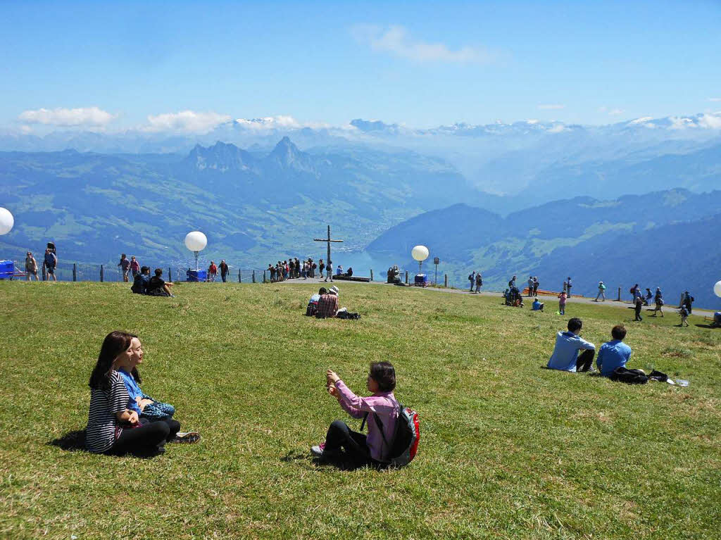Blick von der Rigi, der Knigin der Berge, Richtung St. Gotthard und VierwaldsttterseeFotografiert: Martina PromesbergerBZ Fotosommer: Wandern