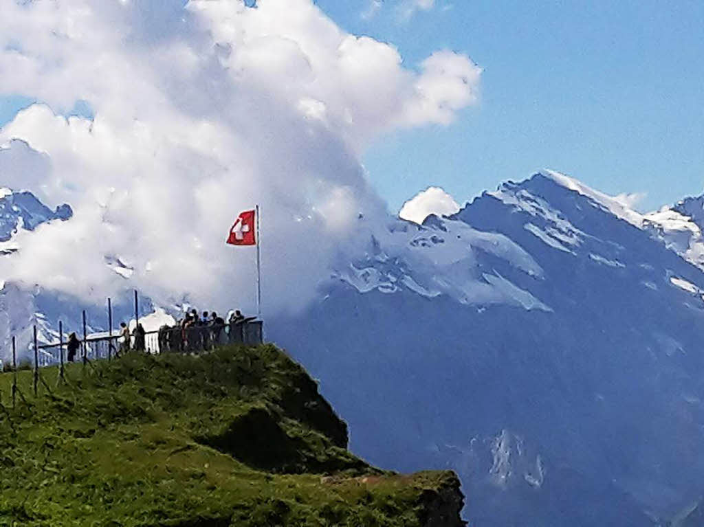 Blick vom Mnnlichen zur in Wolken verhllten Jungfrau in den Berner AlpenFotografiert: Wilfried PromesbergerBZ Fotosommer: Wandern