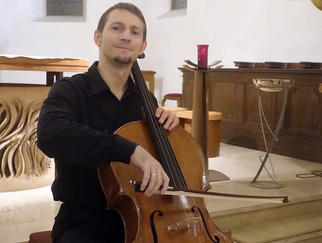 Der Cellist Cyprian Kohut gab in der K...ndes Konzert mit Solosuiten von Bach.   | Foto: Roswitha Frey