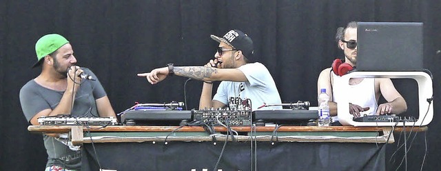 Die DJs von Crowd Movement  haben offensichtlich Spa an ihrem Auftritt.   | Foto: Heidi Ast