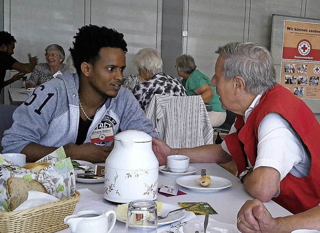 Mit groem Engagement untersttzten au...ge aus Eritrea des Helferteam des DRK.  | Foto: DRK