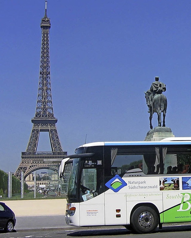 Paris und Bus: Diese Kombination passt fr viele Urlauber.   | Foto: Privat