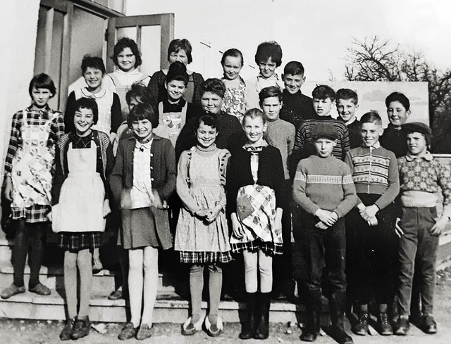 Schlerinnen und Schler  im Jahr 1962...attinger Schule noch eine Volksschule.  | Foto: Gertrud Rittner