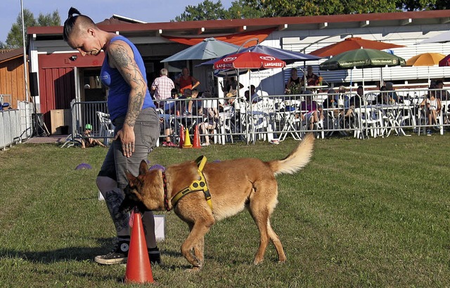 Wie ein blinder Hund gefhrt werden ka...euen Hundesportanlage in Eichstetten.   | Foto: gustav rinklin
