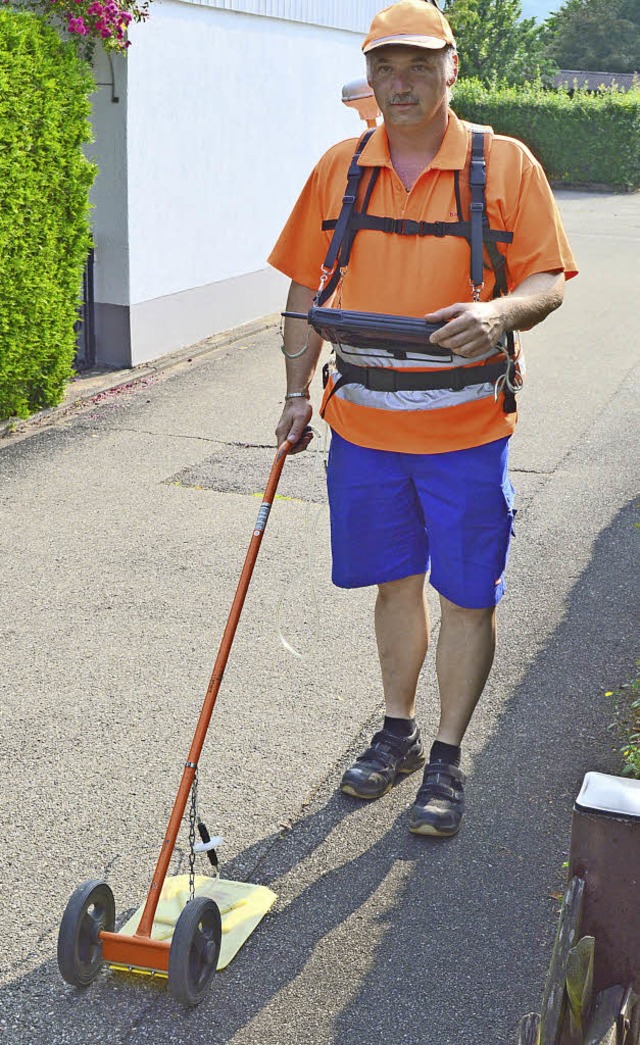 Ein Mitarbeiter der Badenova im Einsatz in Tiengen.   | Foto: Badenova