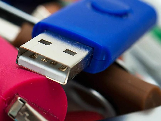 Mit so hnlichen USB-Sticks wurde die Freiburger Firma gro.   | Foto: dpa