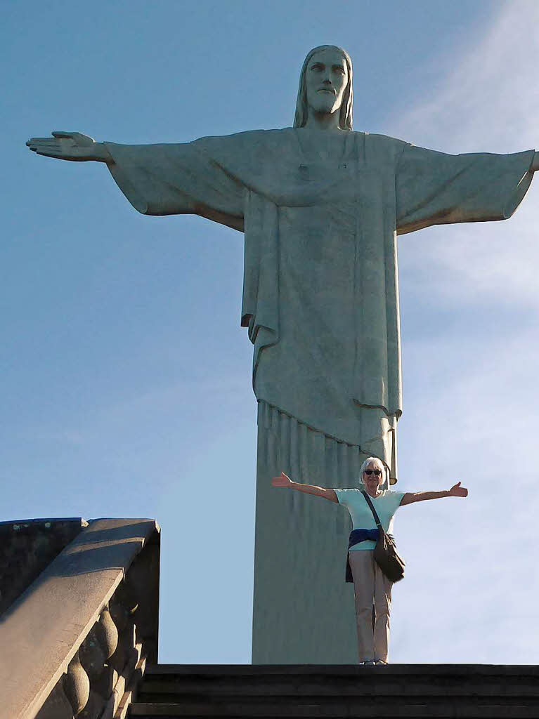 Ilse Mller  aus Friesenheim   hat  in diesem Jahr  eine Sdamerika-Rundreise durch Peru, Bolivien und  Brasilien  unternommen: Corcovado mit Christusstatue in Rio de Janeiro/Brasilien.