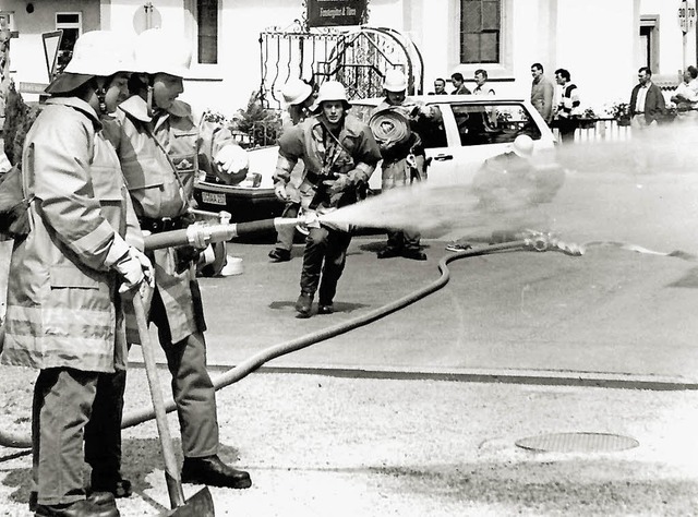 Die Schweighausener Feuerwehr bei einem Einsatz In frherer Zeit  | Foto: Chronik Feuerwehr