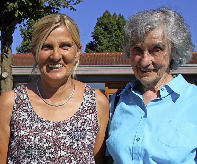 Andrea Mayer (links) und Agnes Baldruw...d Mayer eines der ersten Kinder dort.   | Foto: Madlen Falke