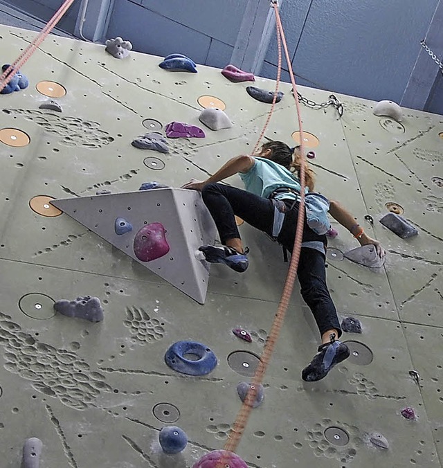 Lela macht es vor: Eng an die Wand gepresst geht&#8217;s am schnellsten.  | Foto: Herbert frey