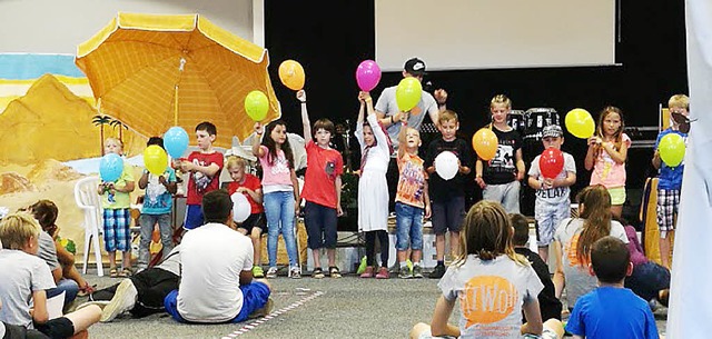 Die Kinder wurden in die szenischen und musikalischen Beitrge mit einbezogen.   | Foto: Privat
