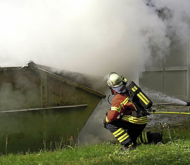 Ein Container hatte am Donnerstag Feuer gefangen. Der Brand war rasch gelscht.  | Foto: Feuerwehr