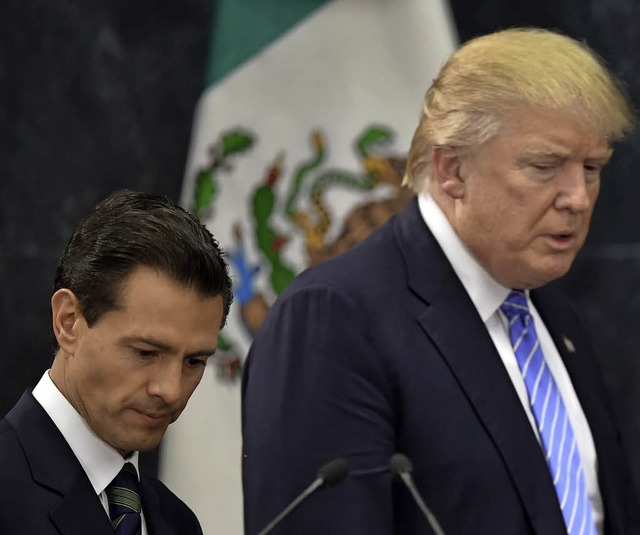 Ein freundschaftlicher Empfang sieht a...nrique Pea (links) und Donald Trump.   | Foto: AFP