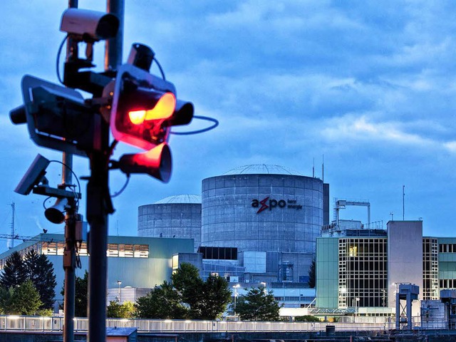 Das Kernkraftwerk Beznau liegt nicht e...ter von der deutschen Grenze entfernt.  | Foto: dpa