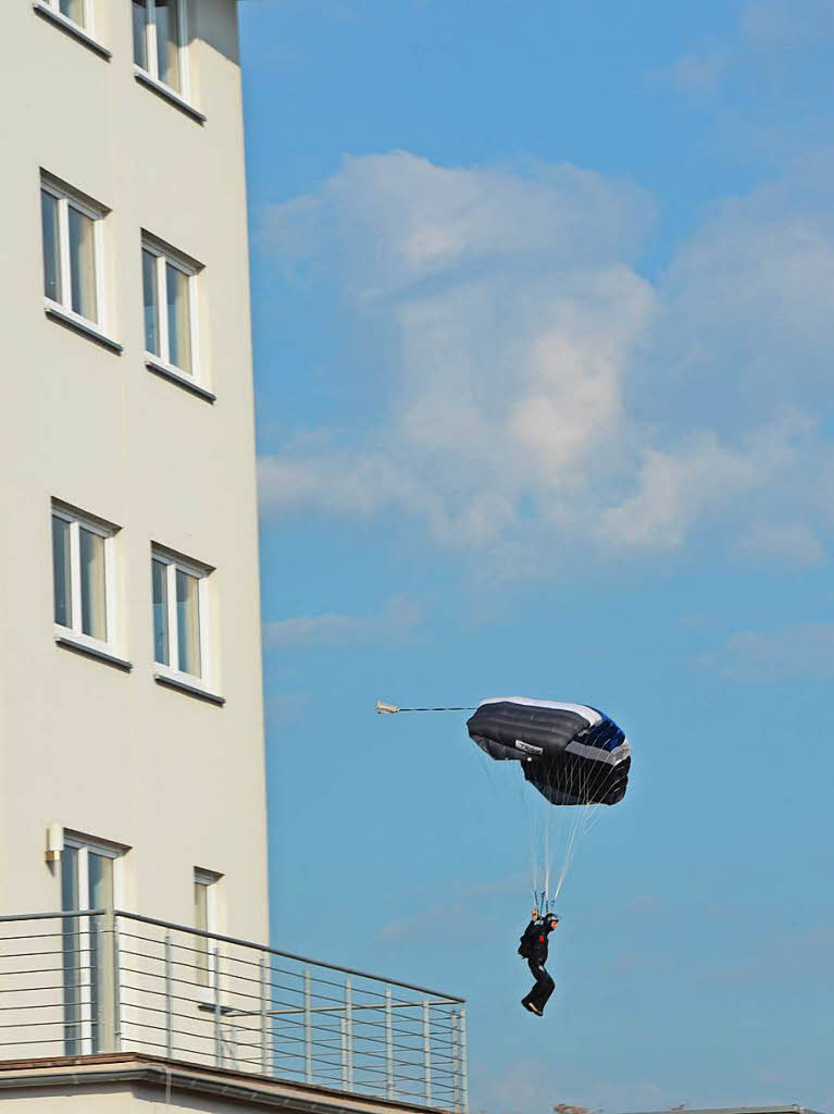 Bilder von der Deutschen Meisterschaft im Fallschirmspringen.