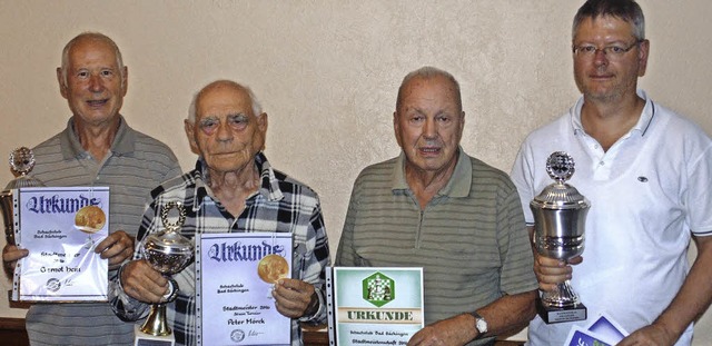 Die Stadtmeister im Schach sind (von l... Helmut Strittmatter und Stefan Hein.   | Foto: Michael Gottstein