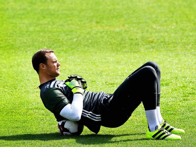 Auf Entspannung sollen Fokussierung  und Siege folgen: Manuel Neuer  | Foto: afp
