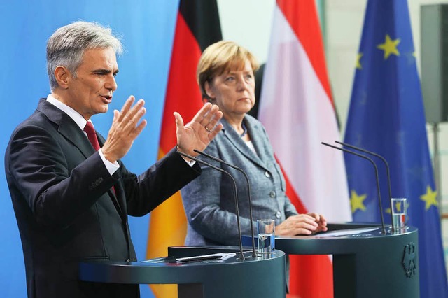 Werner Faymann und Angela Merkel hatten ihr Verhalten abgestimmt.  | Foto: Wolfgang Kumm