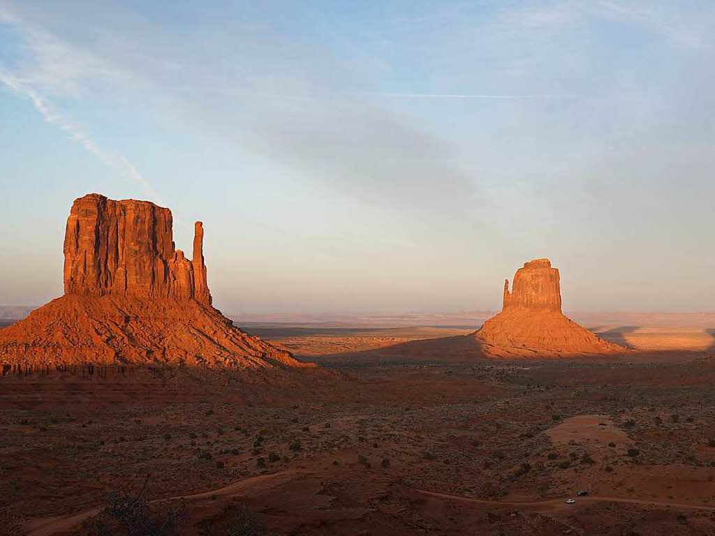 Licht und Schatten: Monument Valley West Mitten Butte, Merrick Butte, East Mitten Butte. Fotografin: Marion Hess. BZ-Fotosommer: Licht und Schatten
