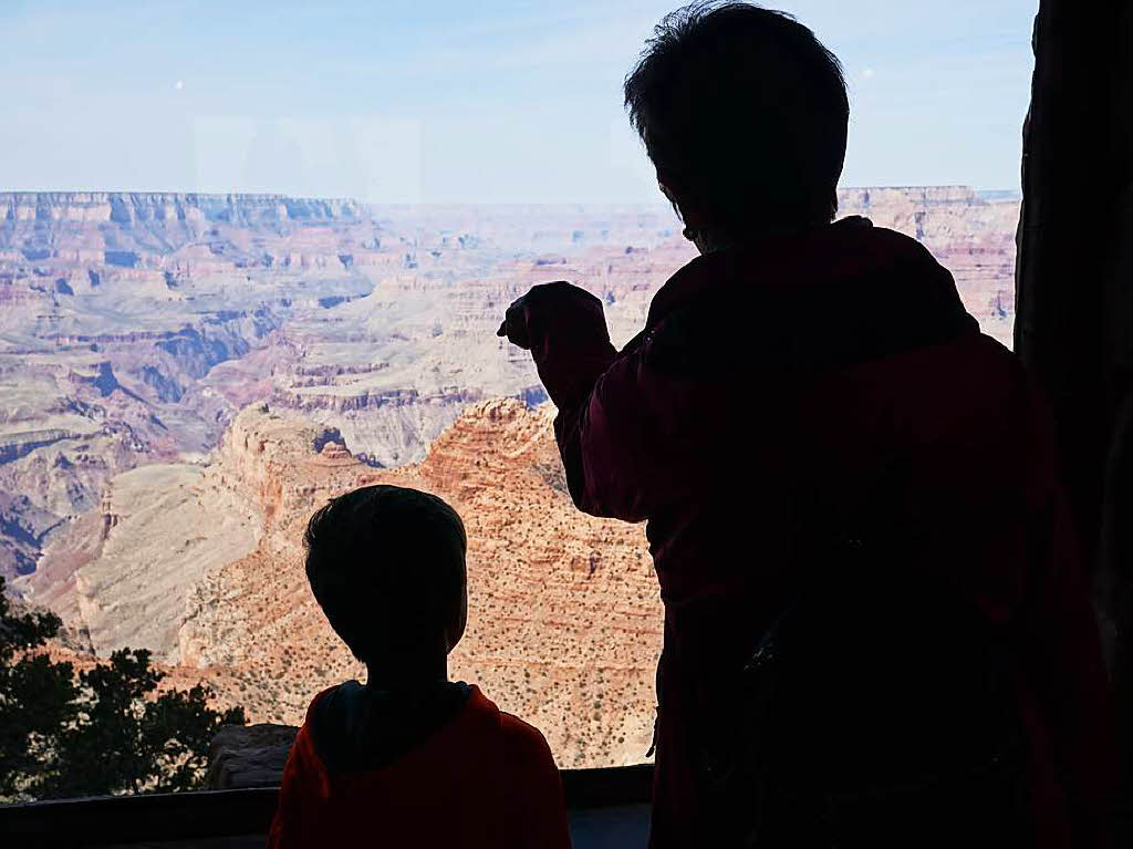 Licht und Schatten im Gran Canyon mit Marion Hess und ihrem Enkel, aufgenommen von Sohn Harry Weiland. Fotograf: Harry Weiland. BZ-Fotosommer: Licht und Schatten