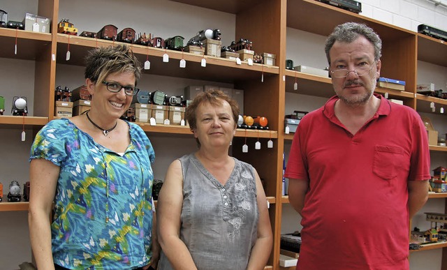 Sie organisieren die Auktionen: Ursula...ckli mit Mitarbeiterin Barbara Surer.   | Foto: Valentin Zumsteg