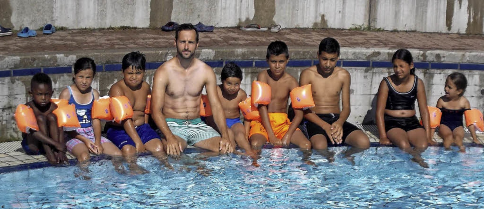 Im Albbrucker Freibad bot Schwimmmeist...chtlingskinder einen Schwimmkurs an.    | Foto: Dehmel