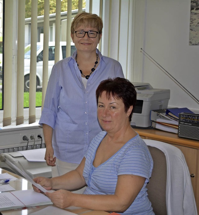 Schulleiterin Mechthild Rvekamp-Zurho... Klingele auf das neue Schuljahr vor.   | Foto: Lena Mehren