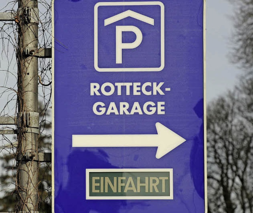 Die alte Einfahrt zum Parkhaus am Ring...nstag dicht, die neue wird angedockt.   | Foto: Ingo Schneider