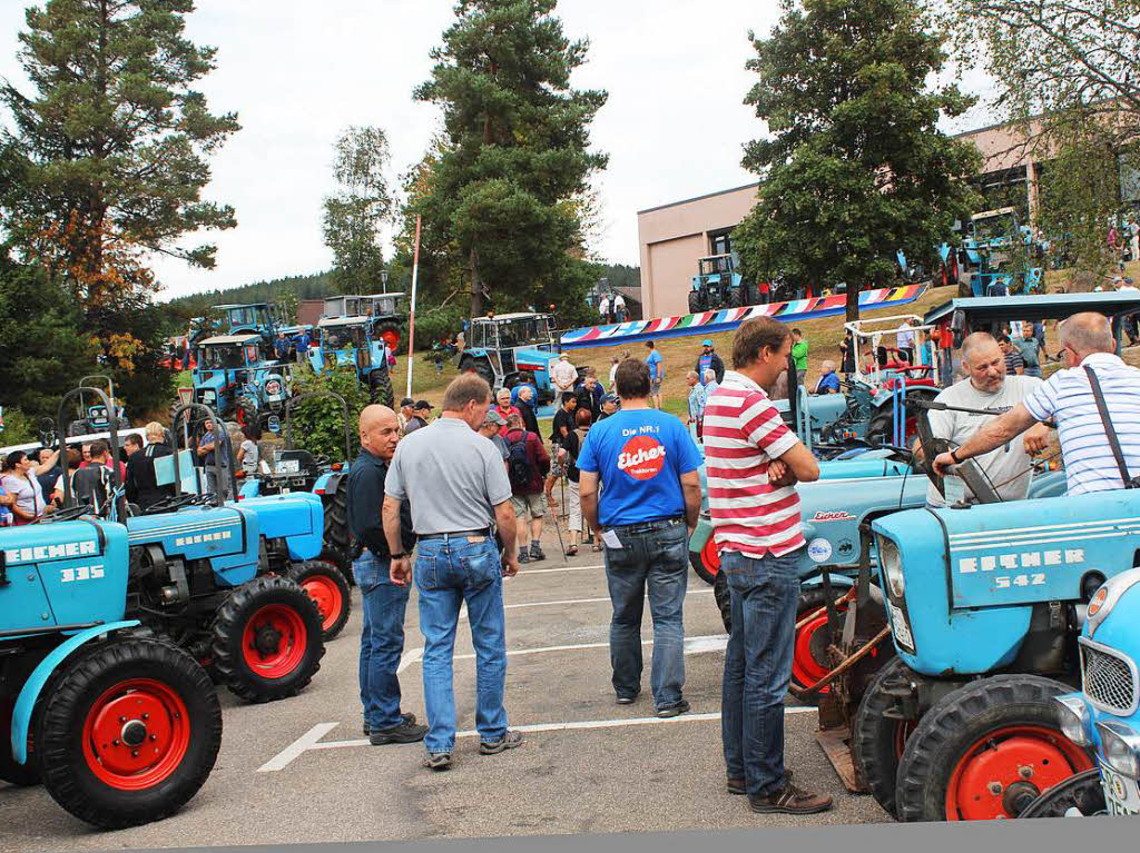 300 Eicher-Traktoren der verschiedensten Ausfhrungen konnten von vielen Besuchern bei perfektemWetter und guter Stimmung bestaunt werden.