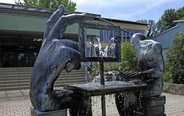 Die Schliengener Gemeinschaftsschule H... dieser Brunnen von Michael Schwarze.   | Foto: Dorothee Philipp