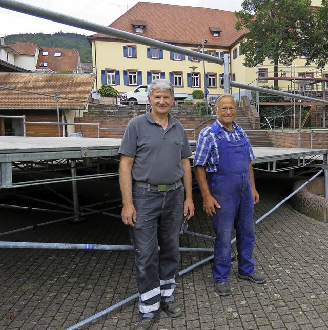 Haben die Tribne fr die Freilichtspi... Fehrenbacher und  Bernhard Willmann.   | Foto: Gemeinde