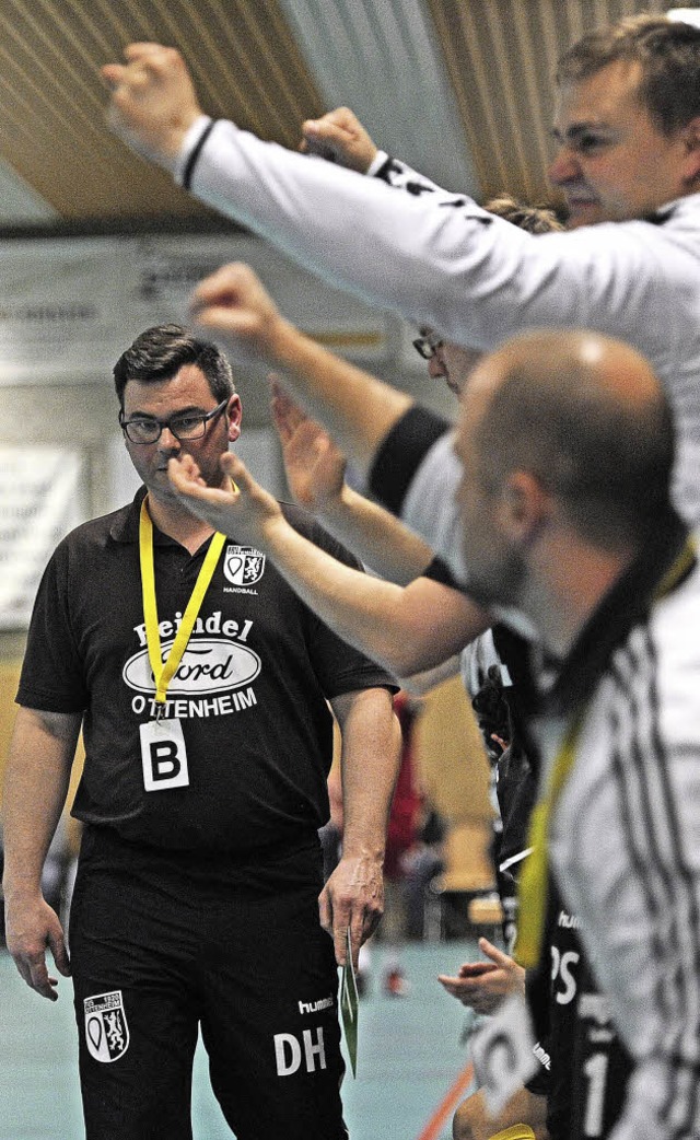 Trainer Daniel Hasemann blickt verhalt...ine Szene aus der vergangenen Saison.   | Foto:  Bettina Schaller