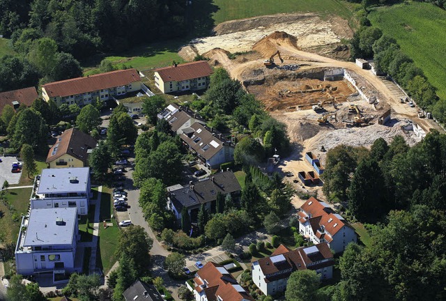 Die Bauarbeiten an der ehemaligen Eggbergklinik schreiten voran.   | Foto: Erich Meyer