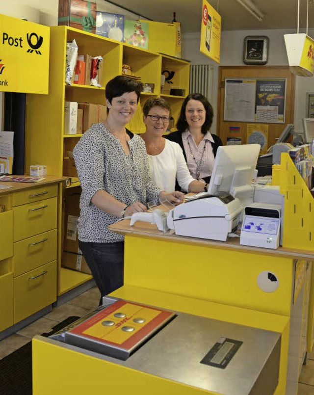 Die neue Poststellen-Inhaberin Jutta R...tt und Heike Schillinger (von links).   | Foto: Rita Eggstein