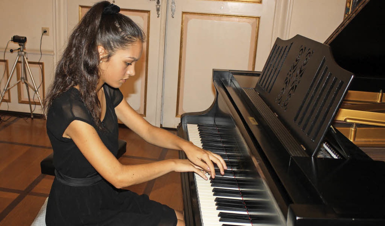 Die junge Pianistin Emma Stratton.   | Foto: Hildegard Karig