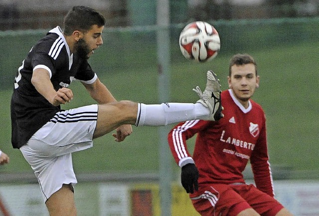 Fr das Derby gegen Rheinfelden wohl f...fenburgs Torgarant Sandro Knab (links)  | Foto: Achim Keller