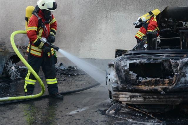 Autobrand mit hohem Schaden in Friedlingen – Ursache ist wohl ein technischer Defekt