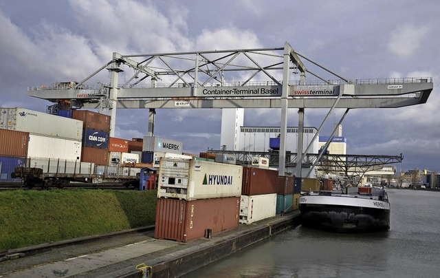 Der Containerumschlag im Kleinhninger...ne zeitgeme Infrastruktur bekommen.   | Foto: Gramespacher