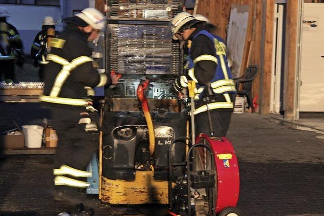 Feuerwehren lschen mehrere Fahrzeugbrnde