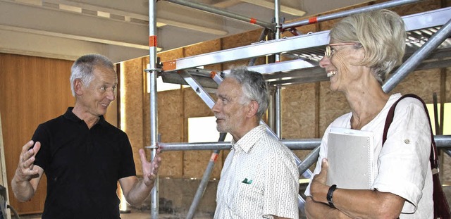 Thomas Steier, Harald Maier und Ela D...ten den akutellen Stand der Baustelle.  | Foto: Madlen Falke